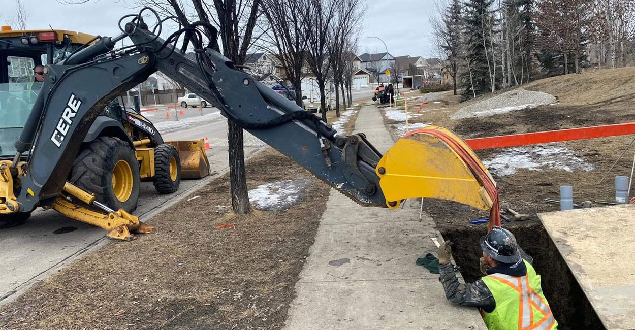 Excavating and hydrovac operations for pipeline installation in Alberta